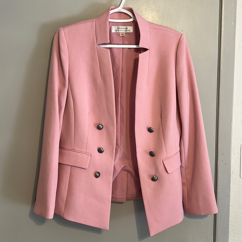 NEW Without Tag Tahari pink suit Size US 6
